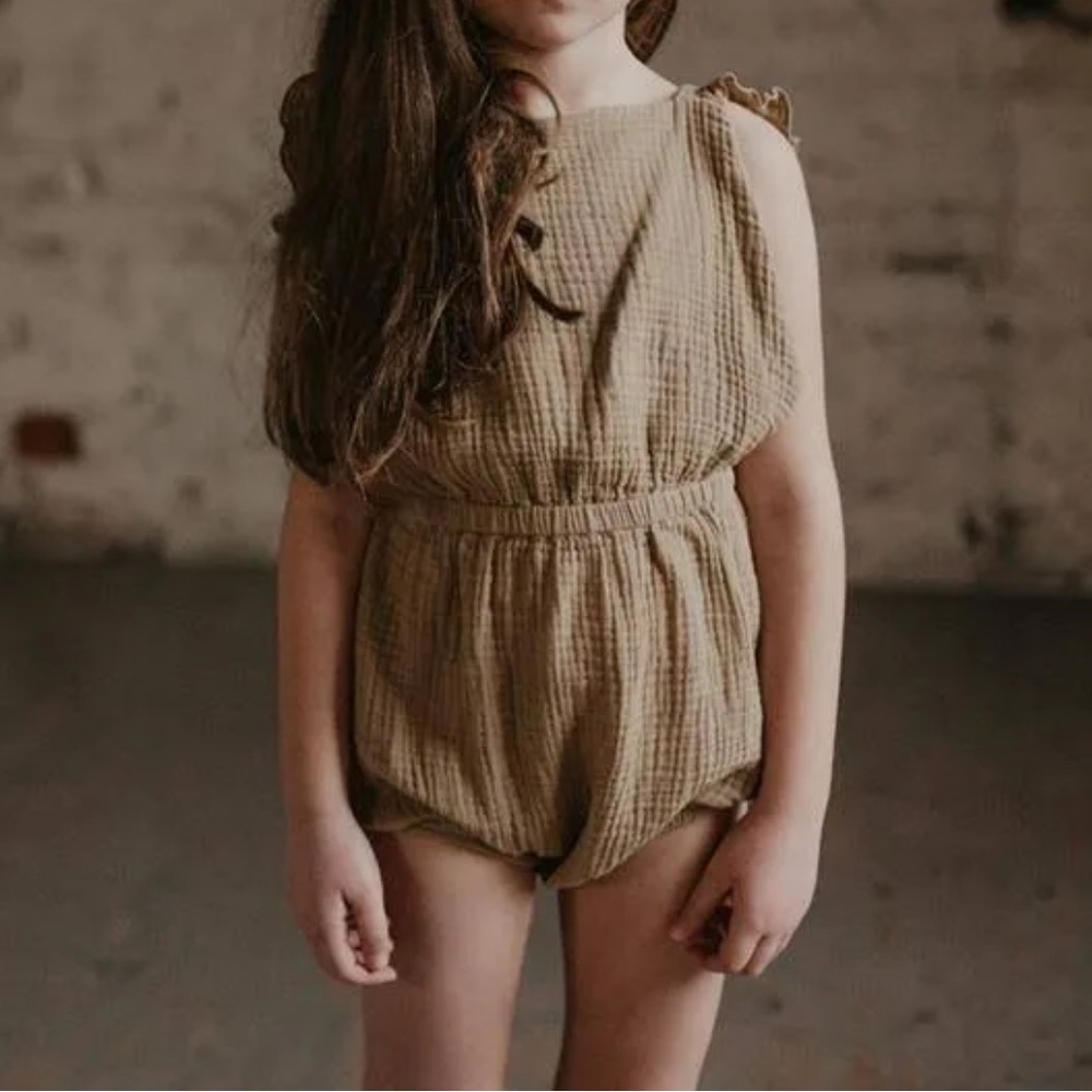 THE SIMPLE FOLK NWT 100% Organic Cotton The Ruffle Romper in Sand